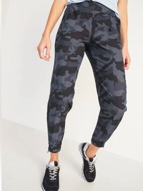 Old Navy Active Midrise StretchTech Joggers Size M